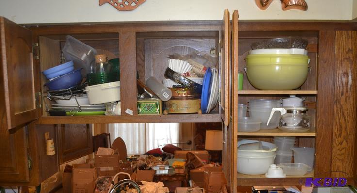 lot 421 image: Tupperware, Coffee Pot, Casserole Holders