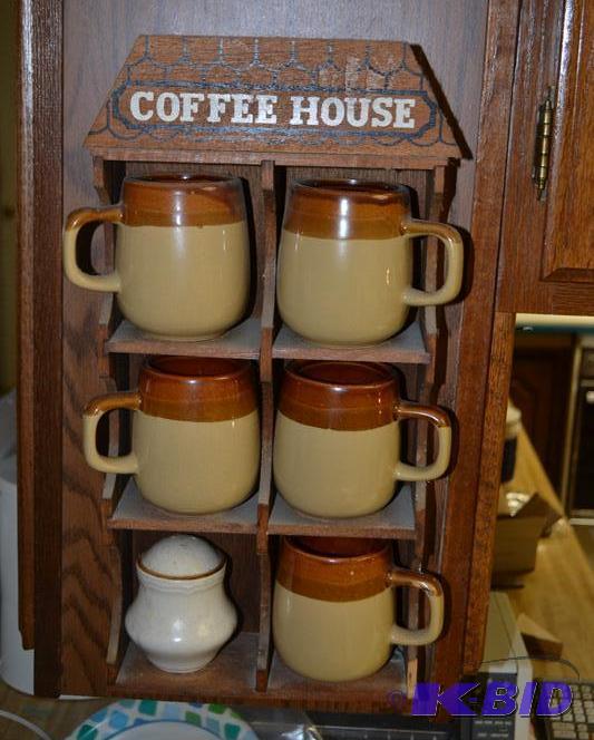 lot 427 image: Mug Holder
