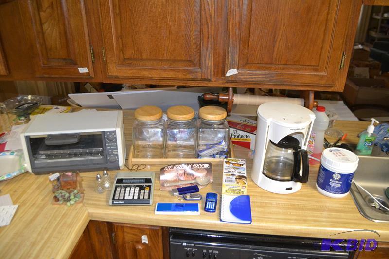 lot 431 image: Toaster Oven, Coffee Maker, Calculator