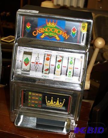 lot 58 image: Casio Crown Slot Machine $0.25 by Waco 16x10x...