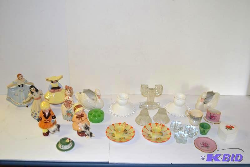 lot 94 image: Vintage Glassware  Fitz and Floyd Swan Candle...