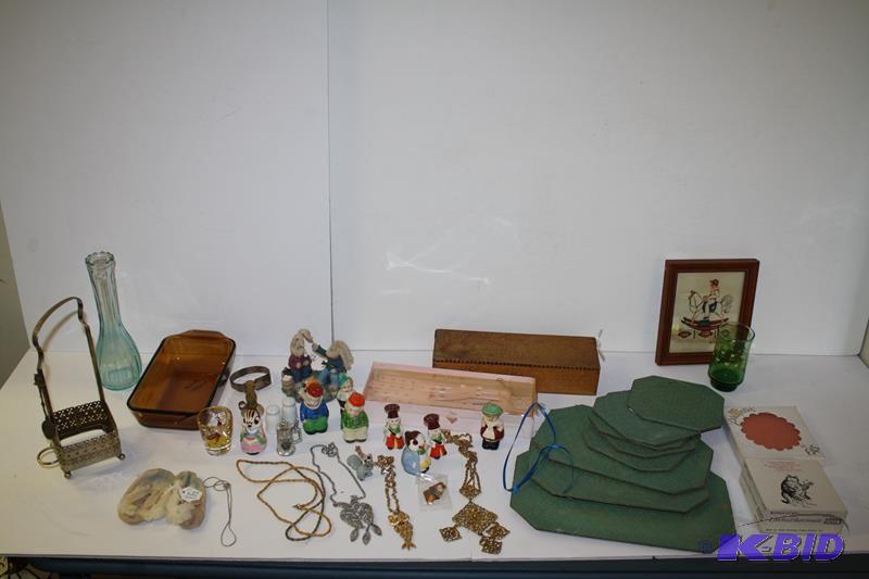 lot 98 image: Antique and vintage items&nbspincluding   C...