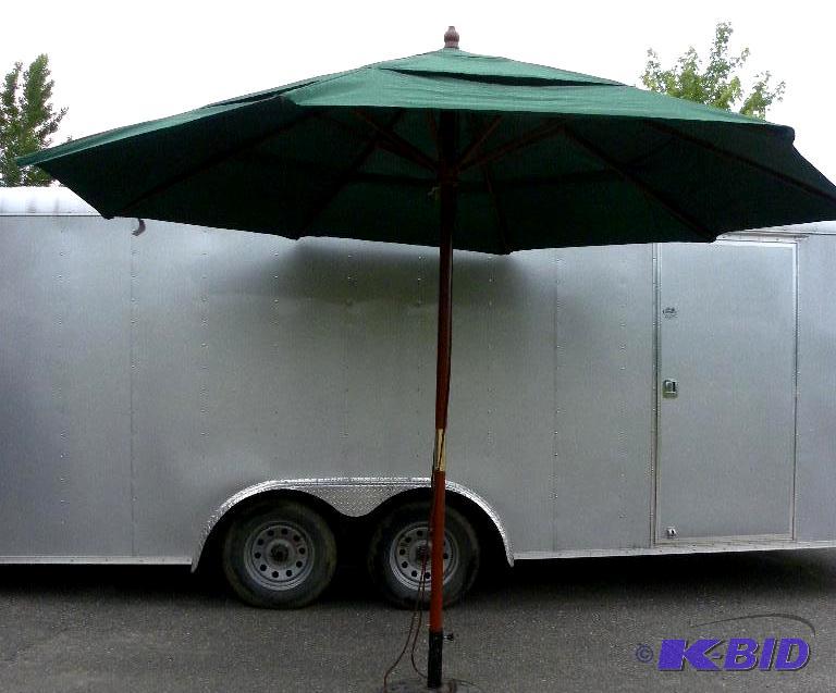 lot 26 image: 11 foot 3 Tier Umbrella, Hunter Green, 3 sect...