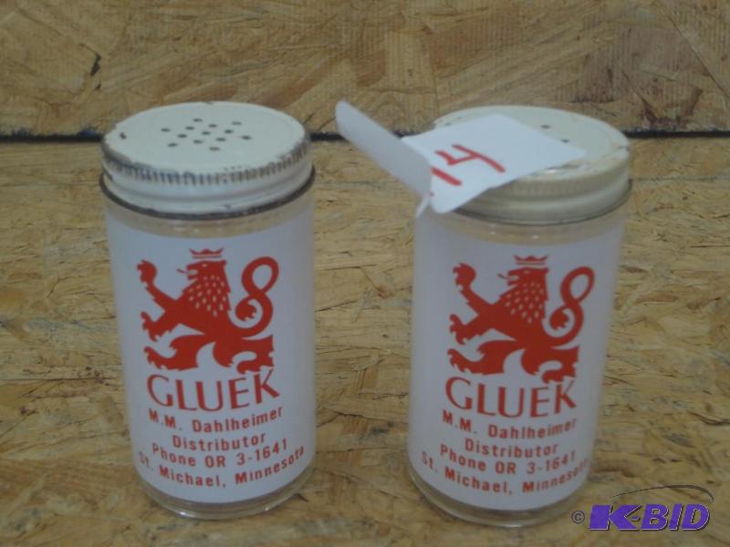 lot 114 image: Set Og Gluek St. Michael MN SaltPepper Shake...