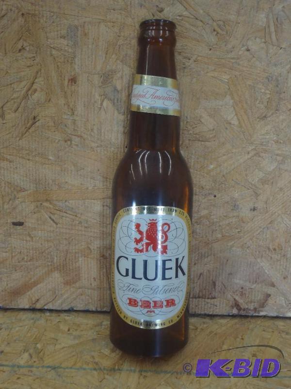 lot 137 image: Gluek Vintage 12 Plastic Beer Bottle Adverti...