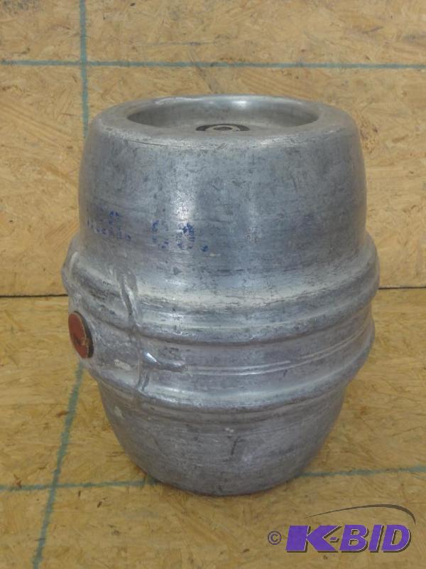 lot 4 image: Gluek Mineapolis MN 7.75-Gallon Aluminum Keg...