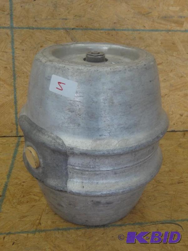 lot 5 image: Minneapolis Brewing Co. 7.75-Gallon Aluminum ...