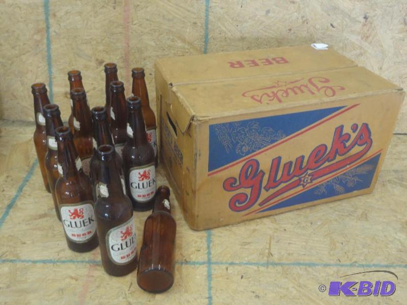 lot 91 image: Gluek Beer Paper 24-Pack Beer Case With (12) ...