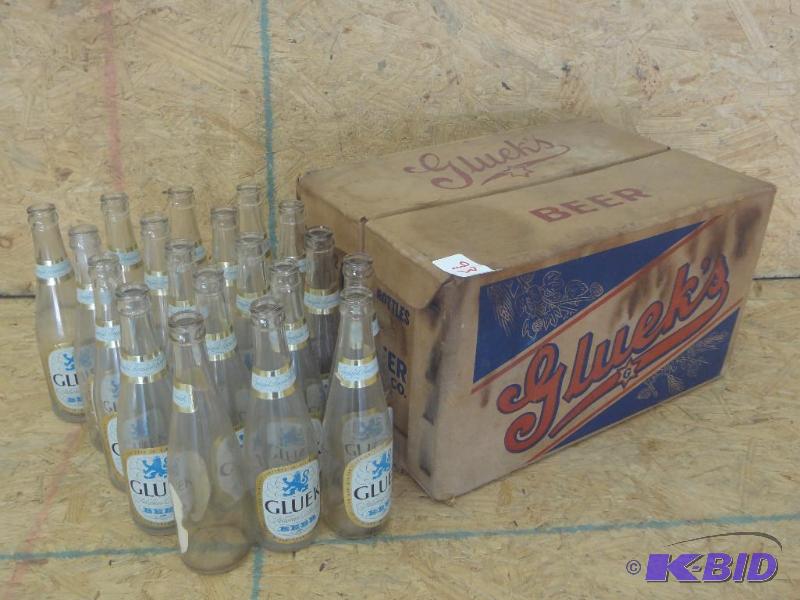 lot 93 image: Gluek Beer Paper 24-Pack Beer Case With (18) ...