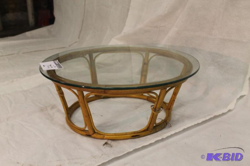 Rattan round coffee table 2 pc 12&quot Glas...