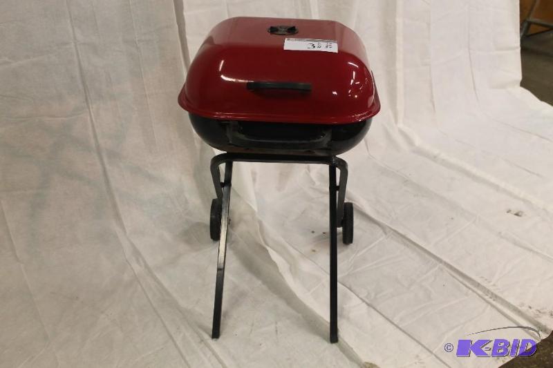 RedBlack Waubot (Garnet) Grill--2 wheels wit...
