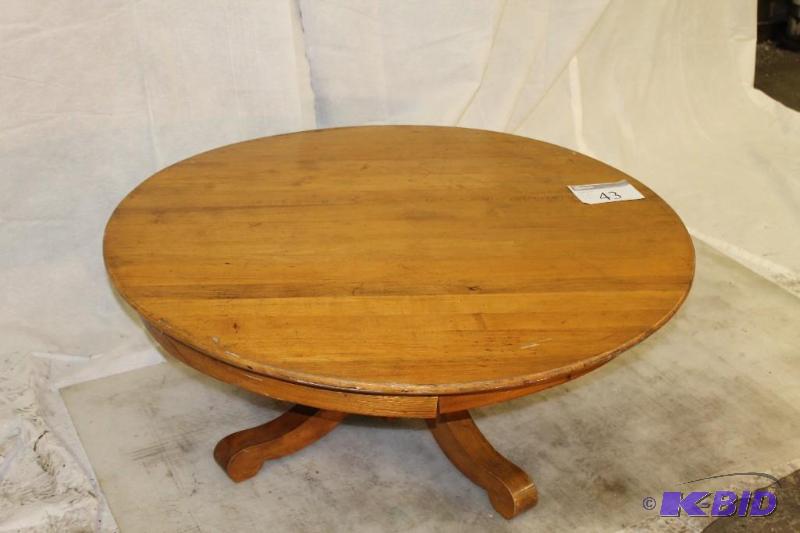 Coffee Table pine with solid center base H 1...