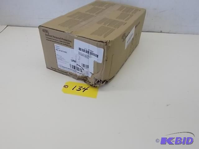 lot 134 image: 200 pk. Dupont Tyvek Sleeves, Size Uni, New...