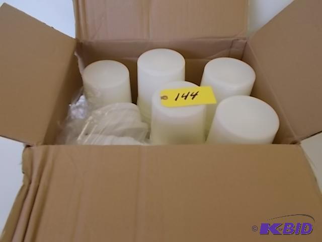 lot 144 image: Approx. (48) 68 oz. Containers with Lids, New...