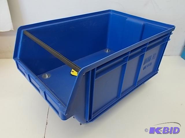 lot 152 image: Quantum Magnum 743 Poly Bin on 3" Caster...