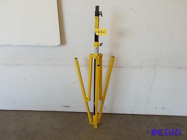lot 232 image: Fostoria Portable Tripod Work Light Stand, Te...