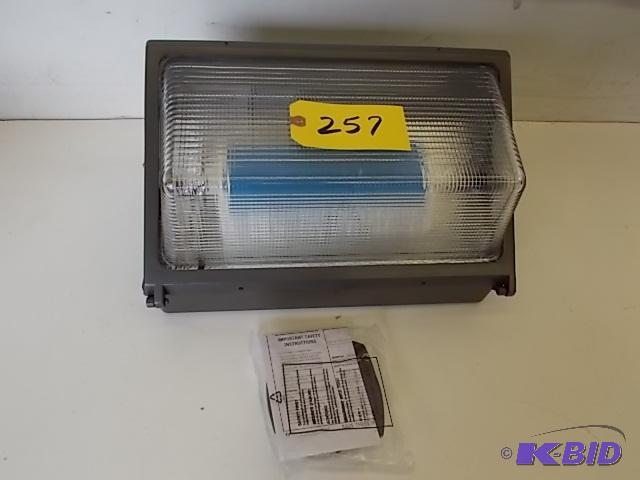 lot 257 image: Lithonia 250 Watt Wall Pack Light, 120277 Vo...