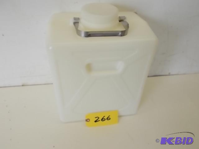lot 266 image: Vestil 5 Gallon Jug, New...
