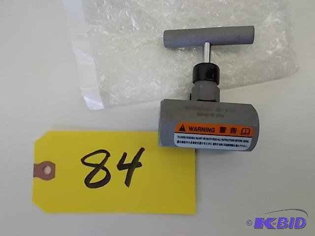 lot 84 image: Enerpac Needle Valve, V-82, 38" NPT FF...