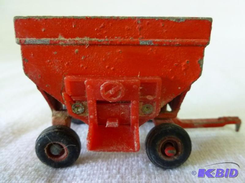 lot 101 image: Ertl die cast metal gravity box, measures 3&q...
