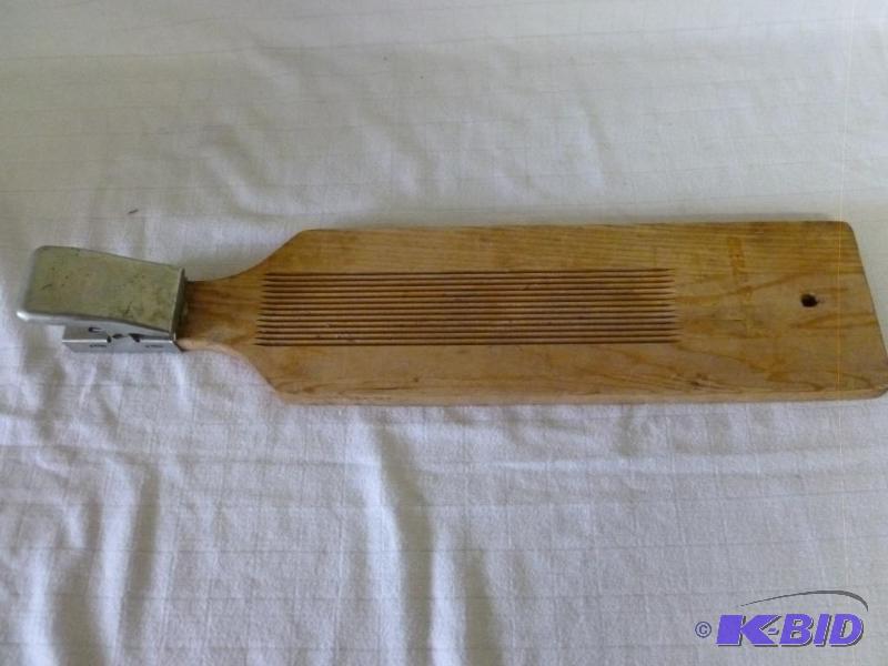 lot 118 image: Large Sharp wooden fish cleaning board that m...
