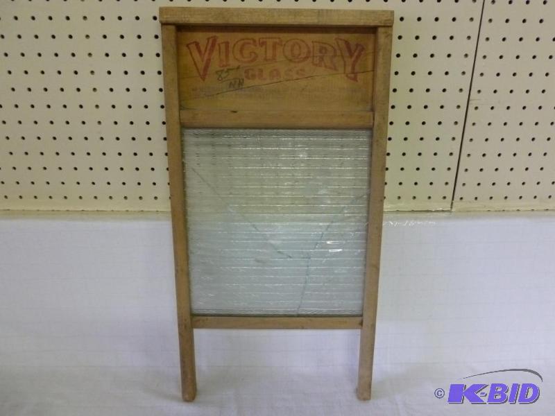 lot 146 image: Antique National Washboard No. 512 glass wash...