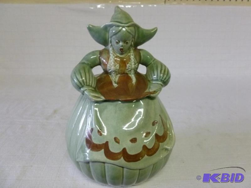 lot 150 image: Large Red Wing cookie jar, has some rim chips...
