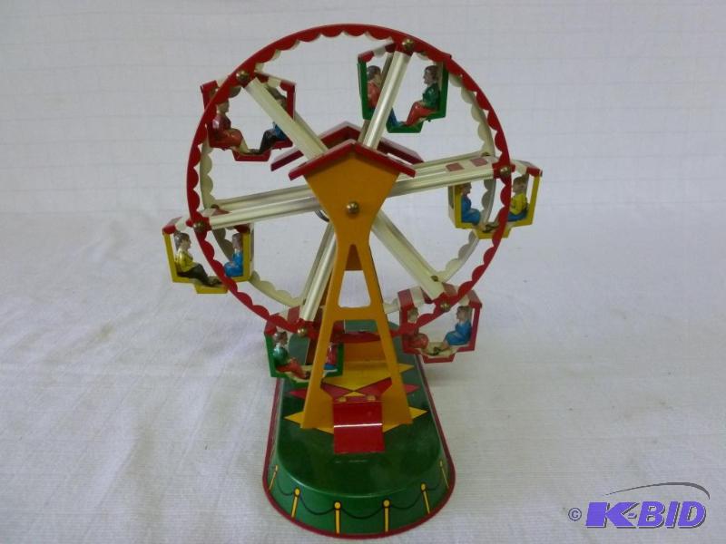 lot 159 image: Vintage JW tin Ferris wheel toy, measures 8&q...