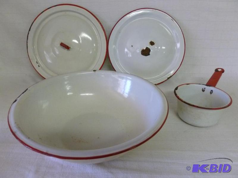 lot 172 image: Lot of vintage red and white enamelware that ...
