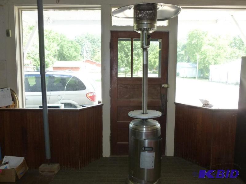 lot 2 image: Large outdoor propane gas patio heater, ...