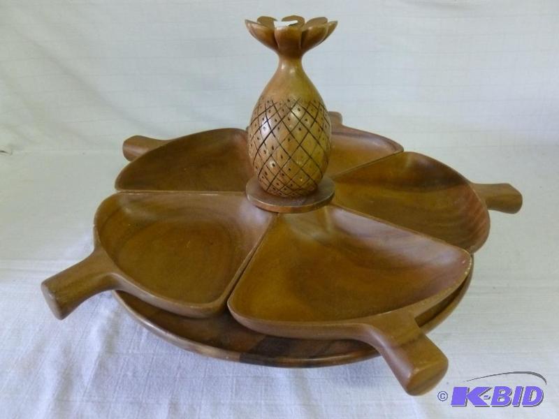 lot 231 image: Large walnut wood lazy Susan&nbspfruit serve...