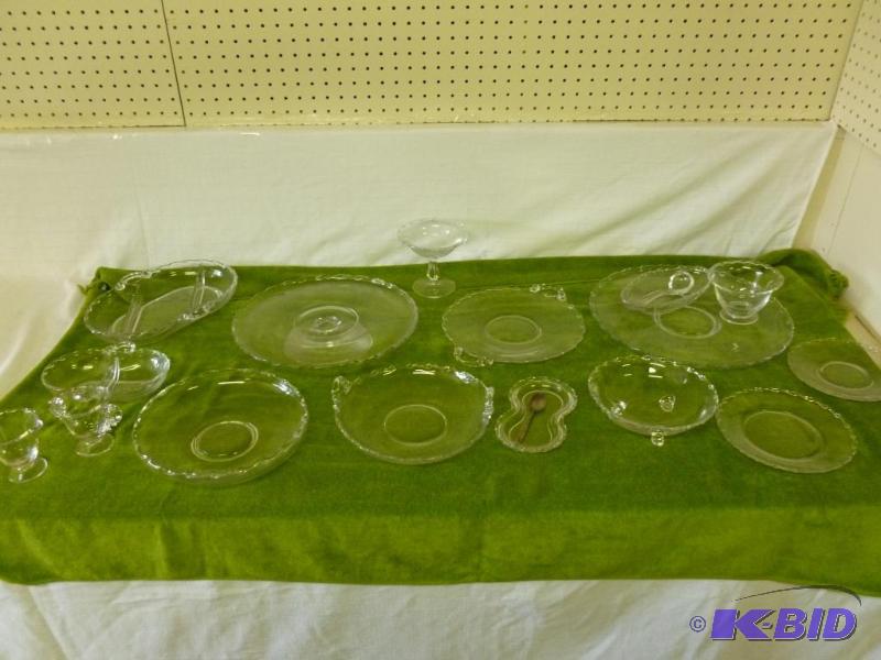 lot 251 image: Beautiful vintage 17 piece rippled edge glass...