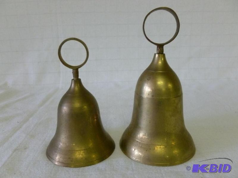 lot 255 image: Lot of two vintage brass dinner bells, measur...