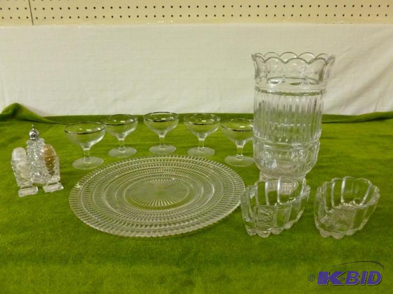 lot 263 image: This lot consists of a vintage glass salt and...
