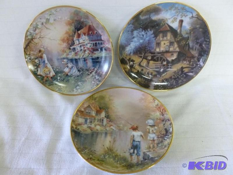 lot 286 image: This lot consists of two Danbury Mint and a F...