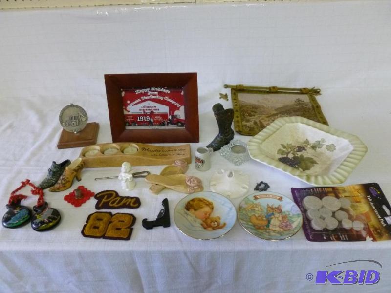 lot 295 image: This lot consists of a Case limited edition s...