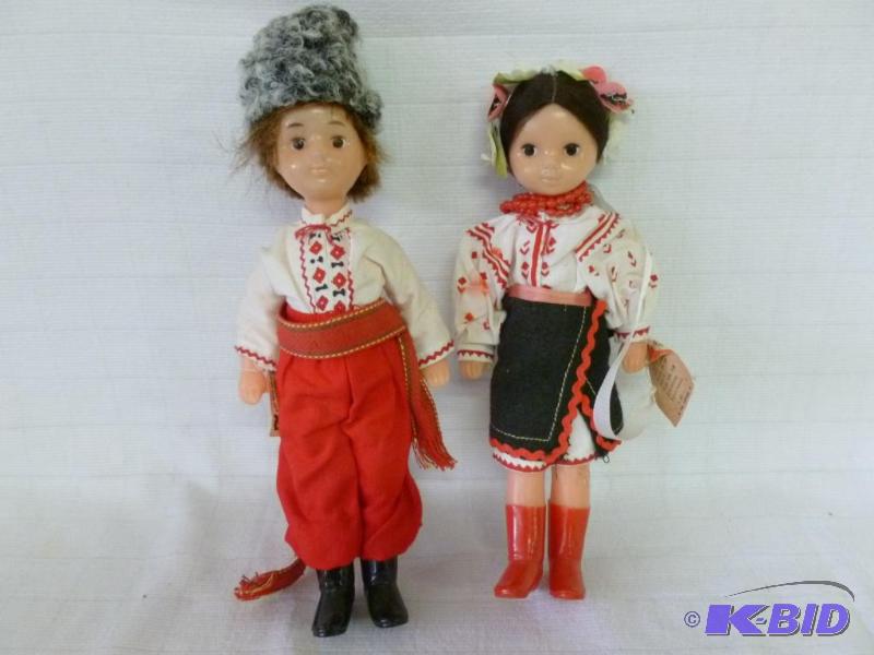 lot 34 image: Lot of two vintage dolls that measure 9 14&q...