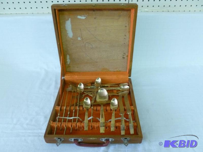lot 39 image: Vintage 28 piece brass flatware set, comes in...