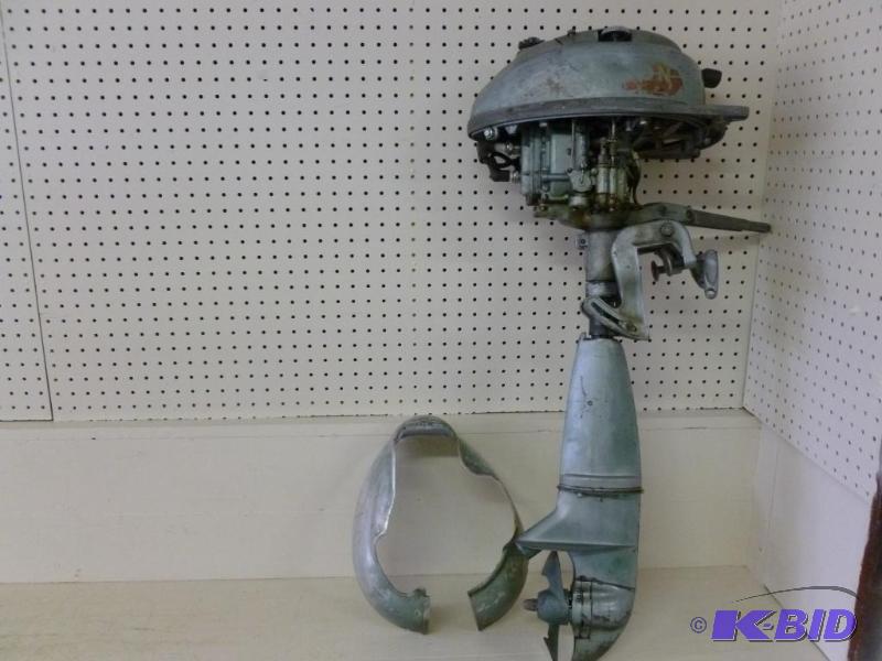 lot 4 image: Vintage Johnson Sea Horse 3 h.p boat motor m...
