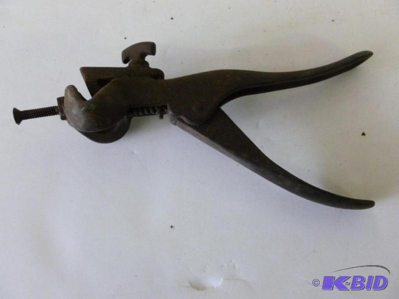 lot 46 image: Vintage hand held leather punch....