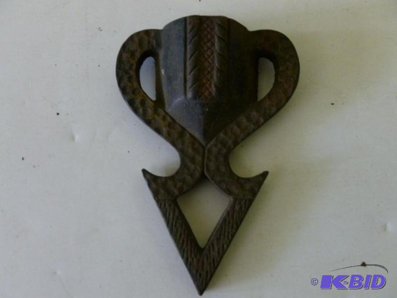 lot 47 image: Vintage cast iron weather vane arrow tip that...