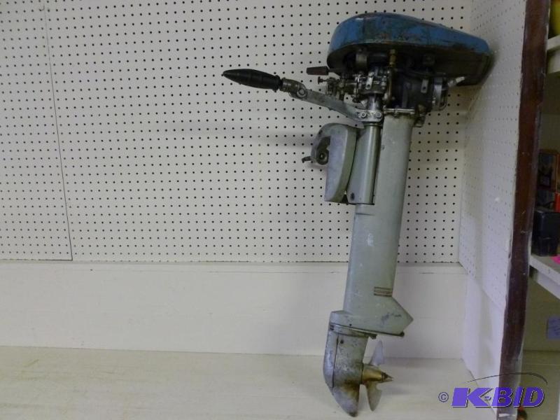 lot 5 image: Vintage boat motor, appears to be about a 3 h...