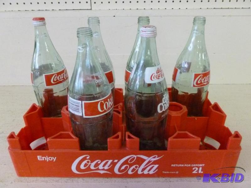 lot 61 image: This lot consists of six large 32 oz.Coca-Col...