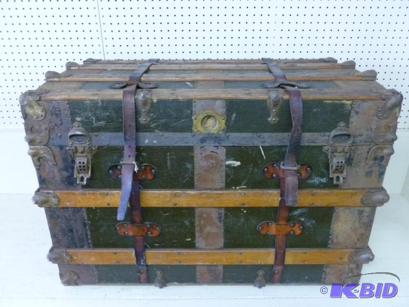 lot 7 image: Large antique trunk that measures 21" W ...