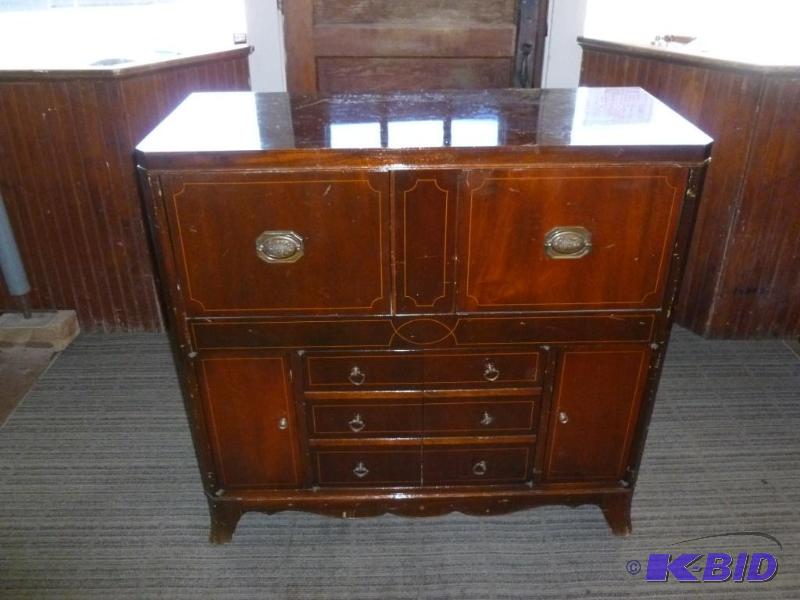 lot 8 image: Vintage Crosley&nbspAMFM - SW console tube ...