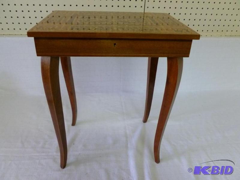 lot 9 image: Beautiful wooden music box on stand that meas...