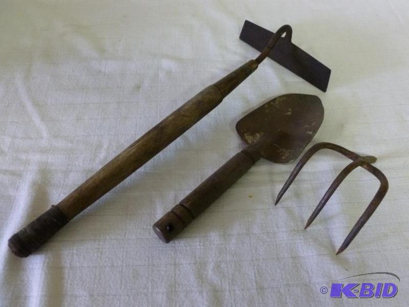 lot 98 image: Lot of three vintage garden tools....