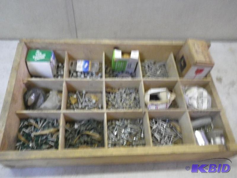 tote of pole barn tin style screws, many colo...