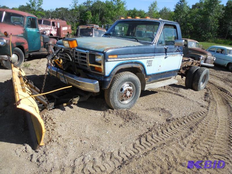 Diesel dually Snow Plow Truck 4x4 (meyers plow)