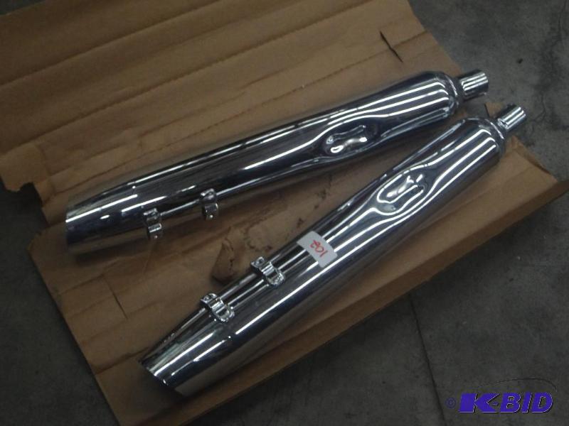 lot 102 image: Set Of Harley Davidson StreetGlide Exhaust Pi...